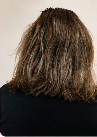 Foto del antes: cabello con ondas y volumen